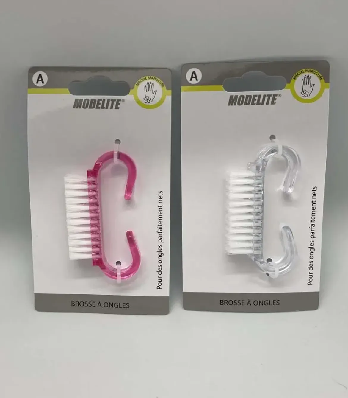 BROSSE A ONGLES TRANSPARENT OU FUCHSIA