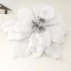 CLIP POINSETTIA VELOURS COEUR PAILLETE ARGENT D.26CM BLANC