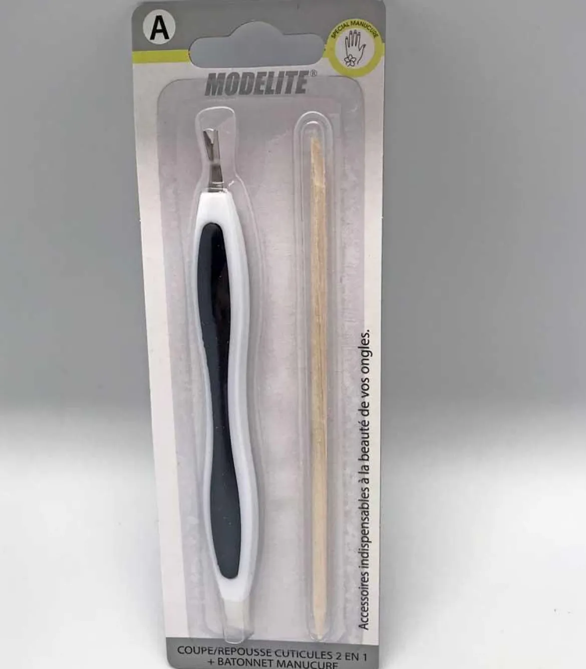 COUPE CUTICULES REPOUSSE CUTICULES 2 EN 1 ET BATONNET