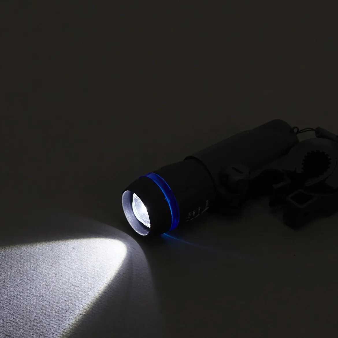 ECLAIRAGE LED AVANT 50 LUMENS PILES