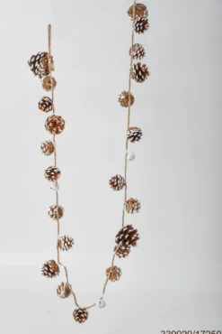 GUIRLANDE POMME PIN 160CM EFFET NEIGE ET GRELOT