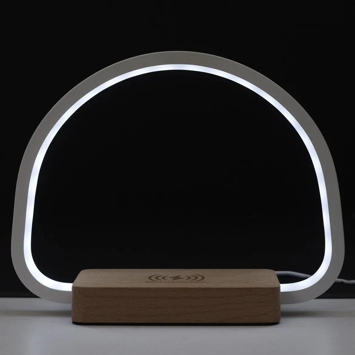 LAMPE LED CHARGEUR INDUCTION