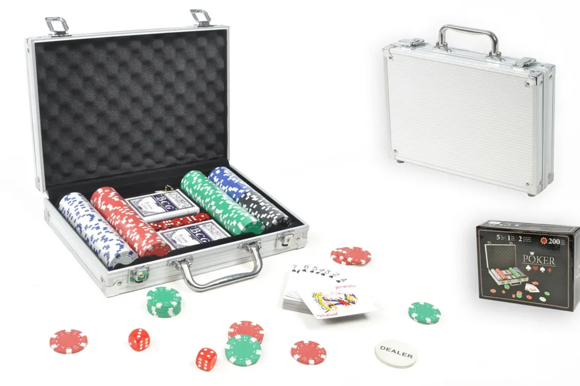 MALETTE POKER 200 JETONS ET 2 JEUX CARTES ET 1 DEALER ET 5