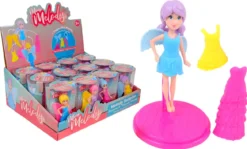 MINI POUPEES 8CM AVEC HABITS DE RECHANGE ET PODIUM