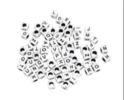 PERLES ACRYLIQUES LETTRES CARREES NOIR BLANC 0.6 CM