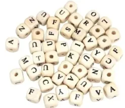 PERLES BOIS LETTRES CARREES 1 CM X 102 PCS