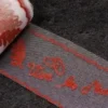 ROULEAU FLOQUE VIVE LES MARIES 8 CM X 10M ROUGE