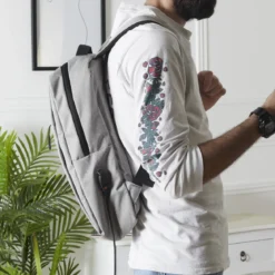 SAC A DOS ORDINATEUR AVEC BRANCHEMENT USB