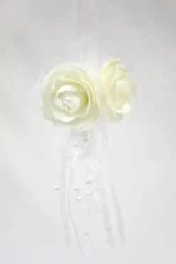 SUSPENSION BOULES DE ROSE ET PERLES BLANC